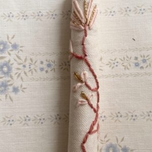 Hvid med Rosa blomst